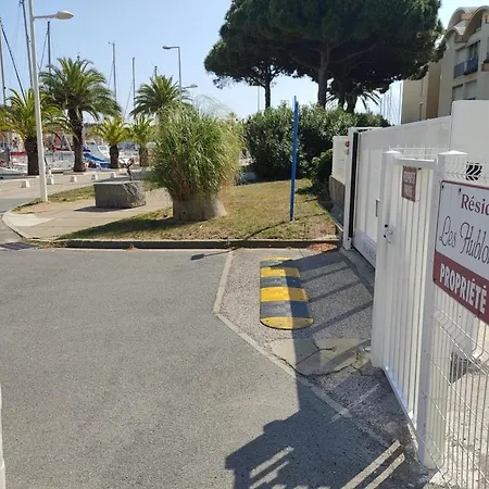 Spacieux T1 Alcove, 4/6 Pers - Centre Gruissan, 400m Plage, Ascenseur, Parking Proche - Fr-1-796-57 Apartment *